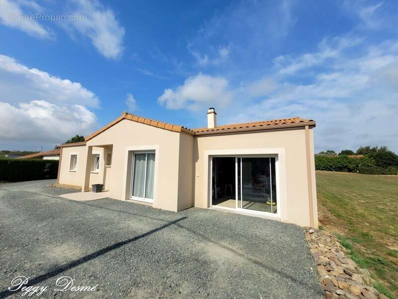 Maison à MONCOUTANT