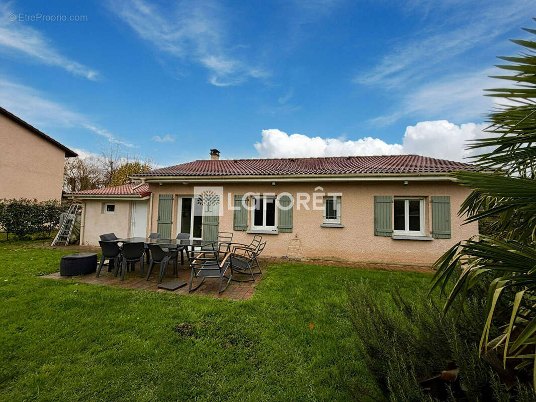 Maison à SAINT-ETIENNE-SUR-CHALARONNE