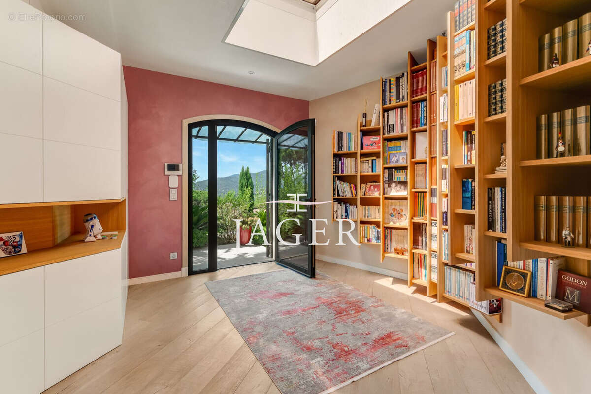 Maison 295 m² à Sainte-Maxime  - photo 4