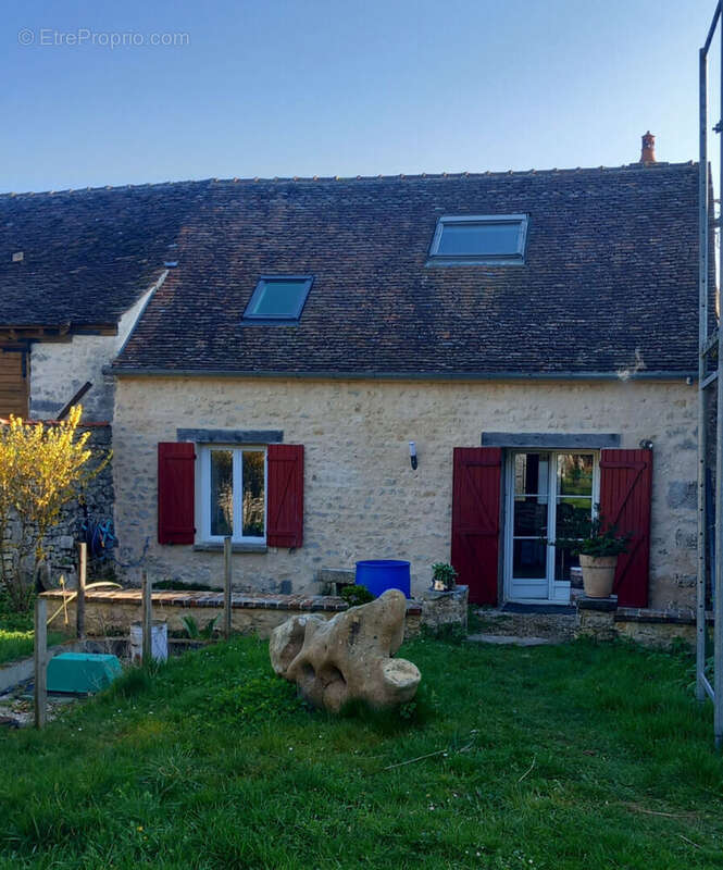 Maison à REMAUVILLE