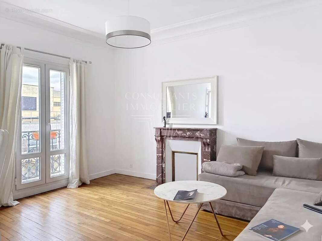 Appartement à PARIS-15E