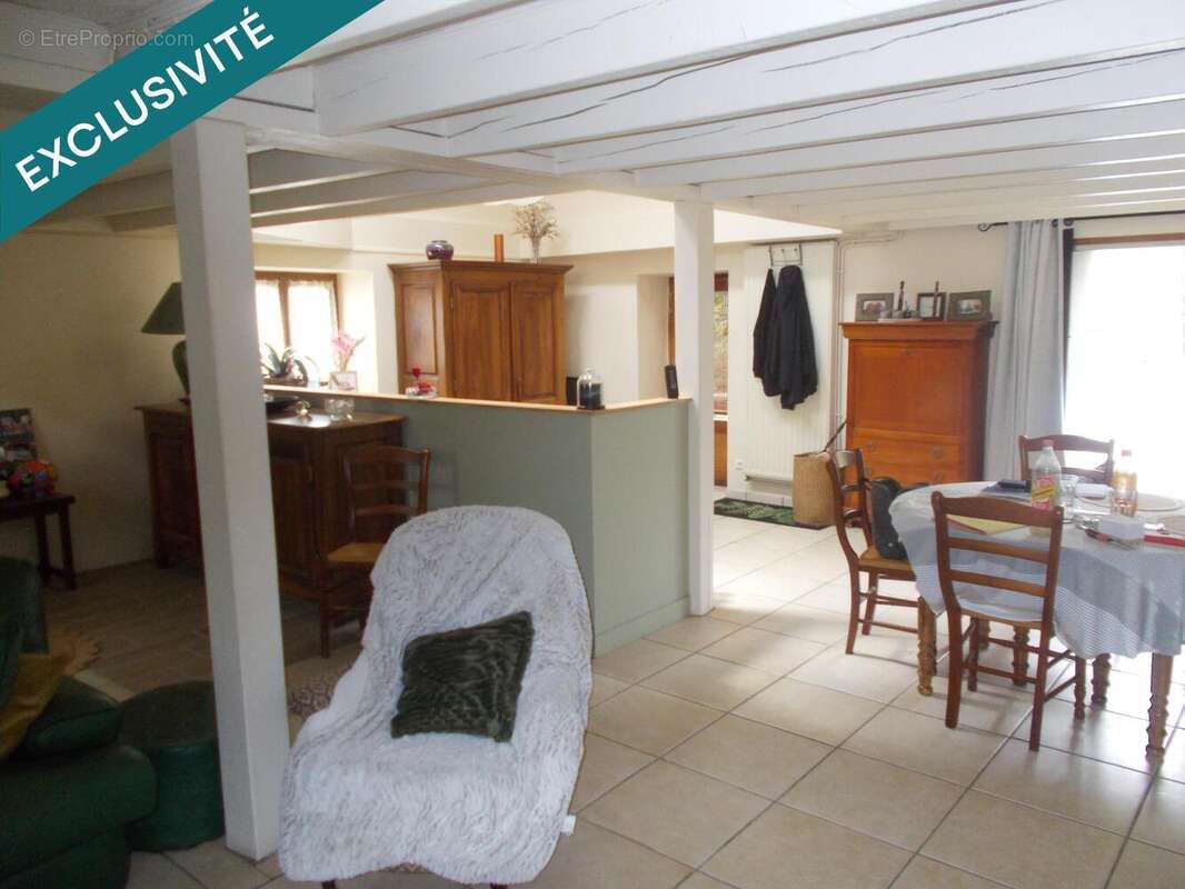 Maison 140 m² à Chambles  - photo 8