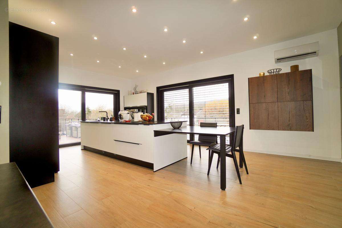 Maison à LAY-SAINT-CHRISTOPHE