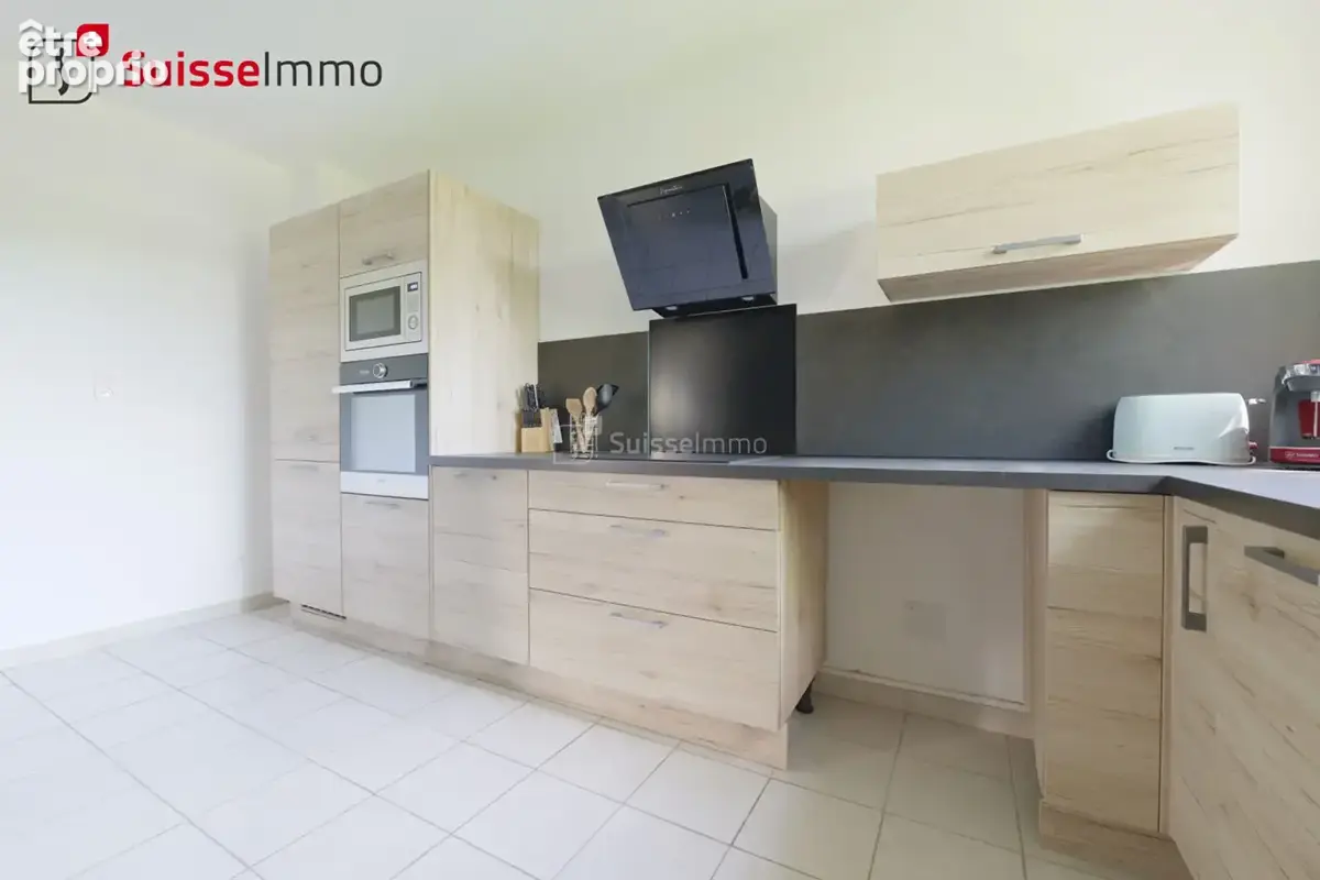 Au coeur d'un parc de 5 hectares, appartement 4 pièces en RDC - photo 12