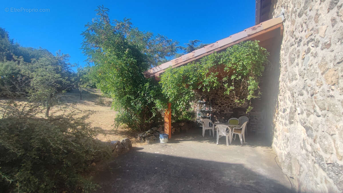 Maison à SAINT-ROMAIN-DE-LERPS