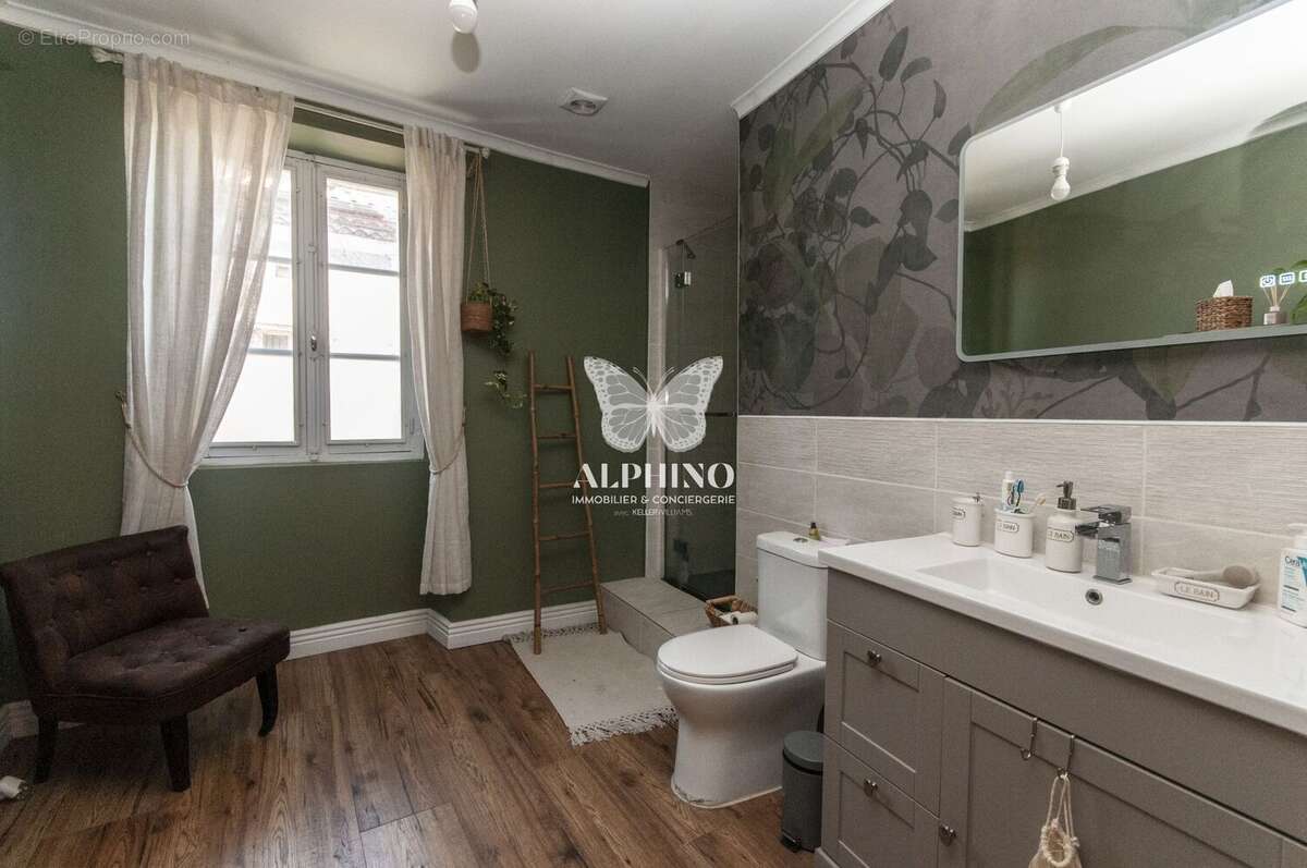 Maison à LUSSAS-ET-NONTRONNEAU