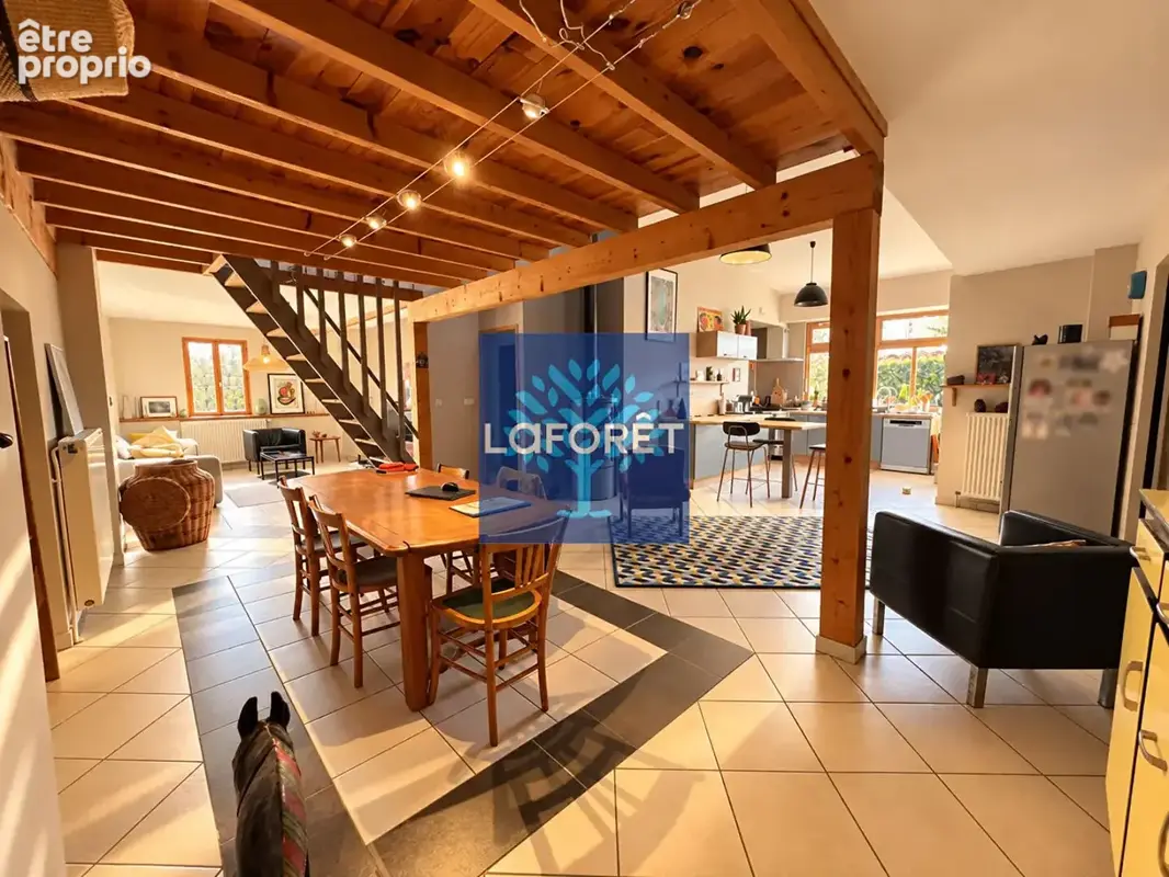 Champdieu- maison 199 m² -4 chambres- grande pièce de vie -terrain - photo 2