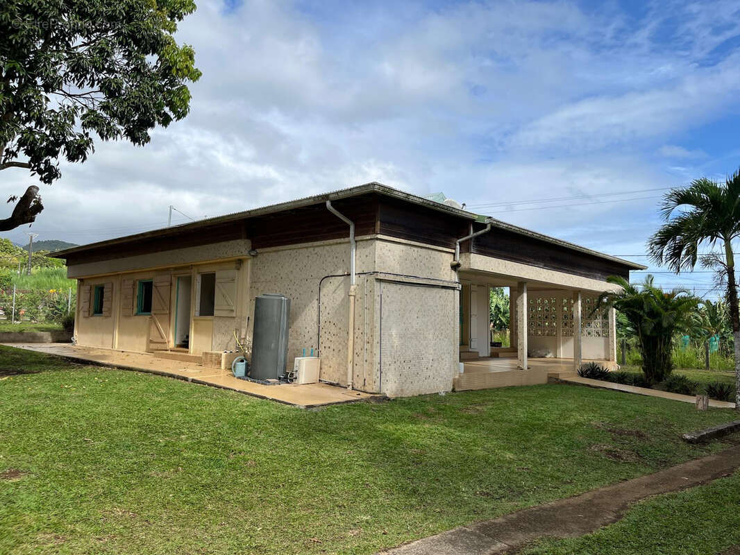 Maison à CAPESTERRE-BELLE-EAU
