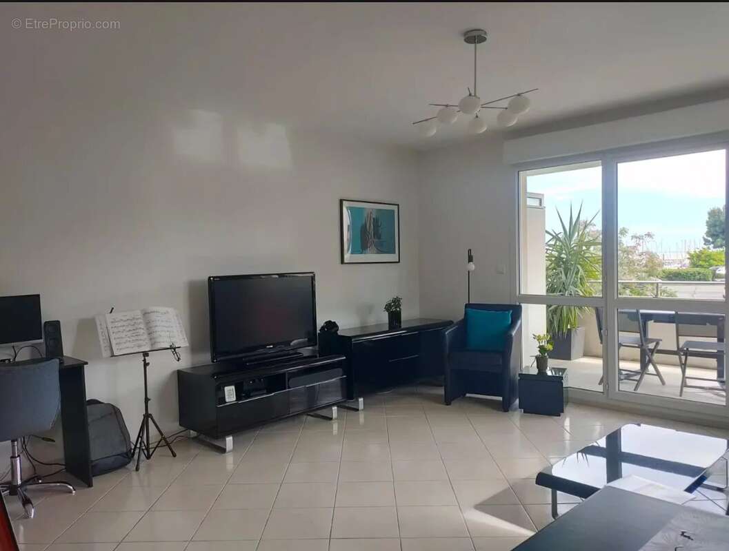 Appartement à SAINT-LAURENT-DU-VAR