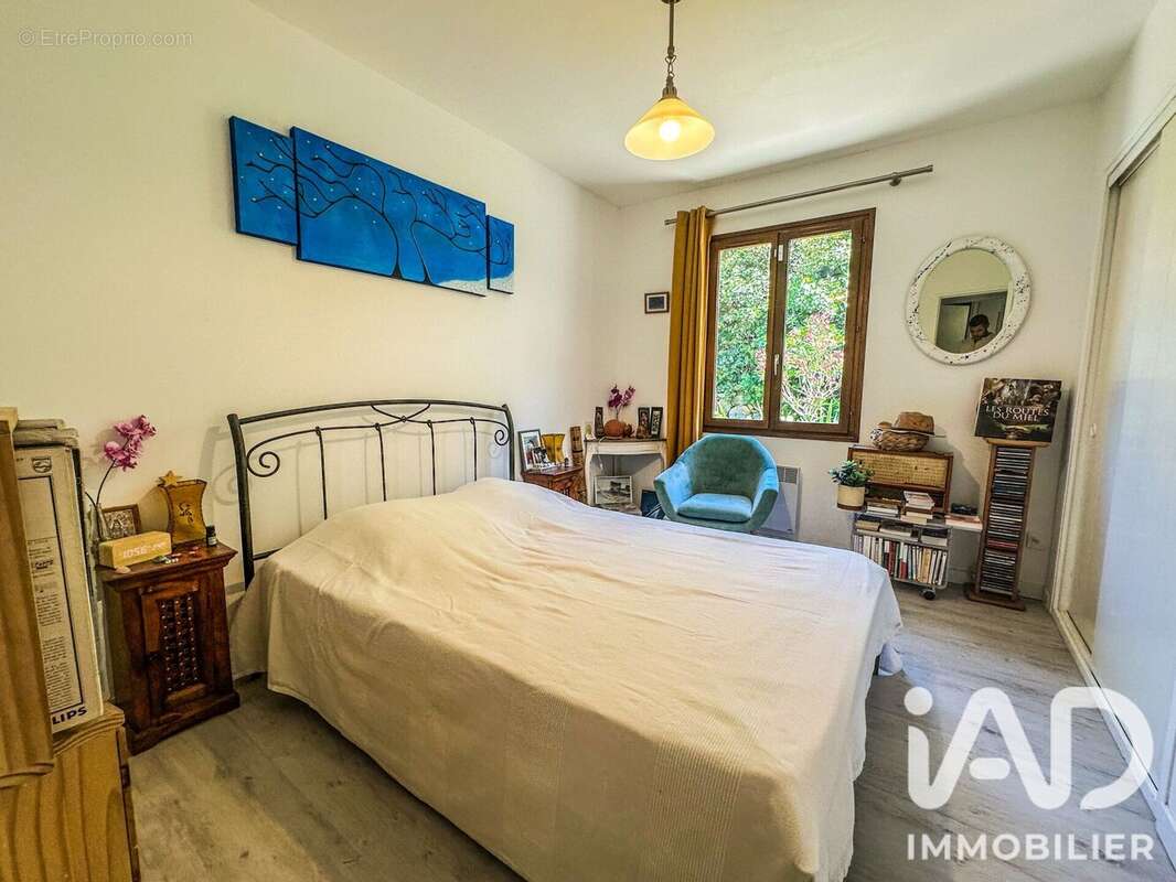 Maison 100 m² à Le Revest-Les-Eaux  - photo 6