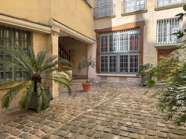 Appartement à PARIS-4E