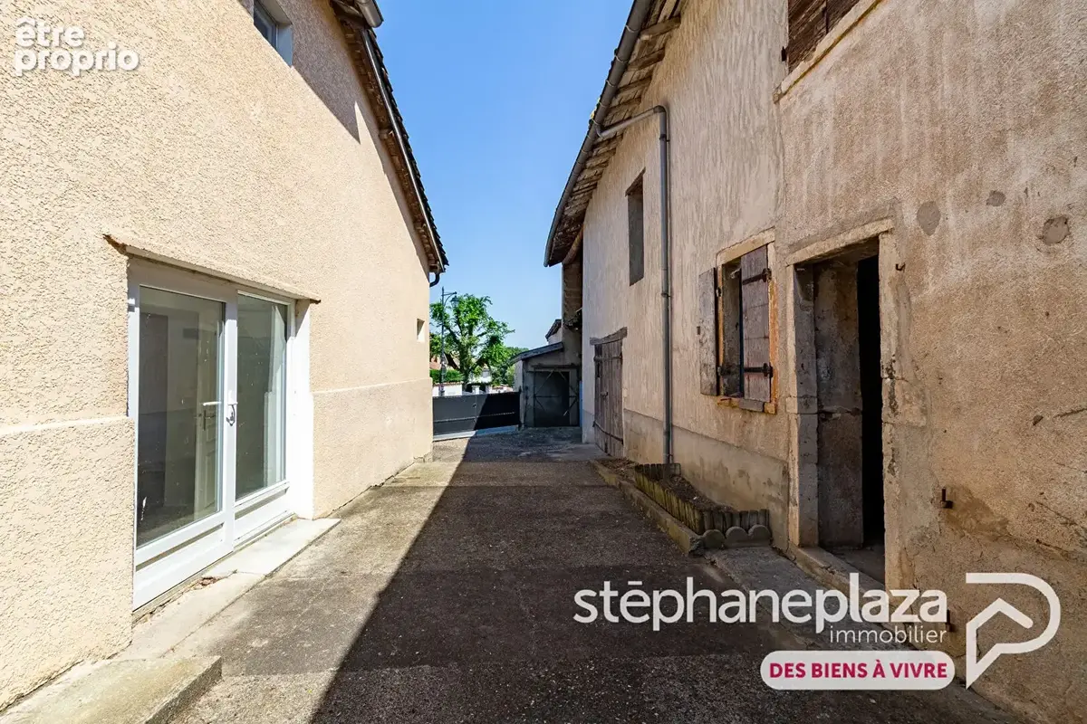 Maison de village avec 220 m² de dépendances  Fort potentiel - photo 3