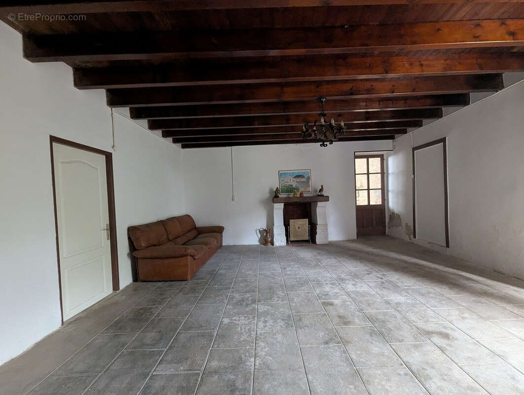 Maison à BAZOGES-EN-PAREDS