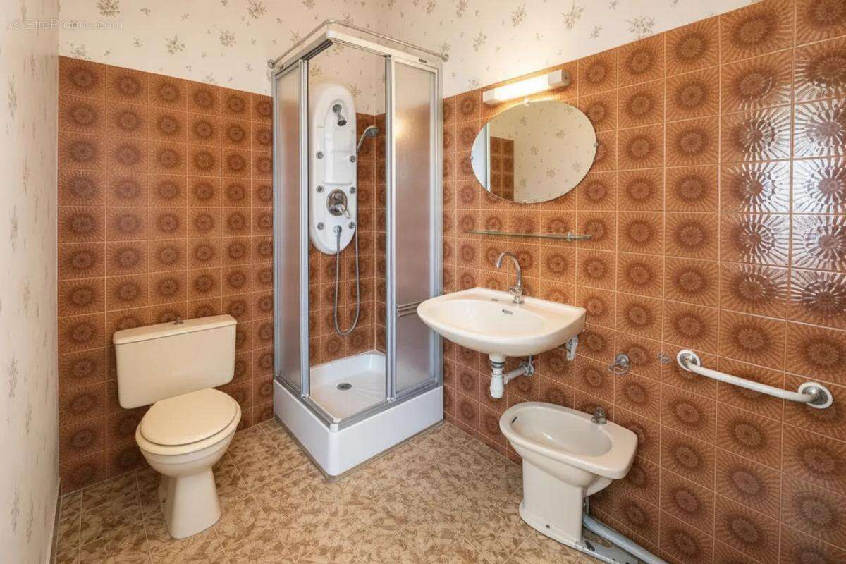 Maison en pierre avec étang et vastes dépendances - photo 6