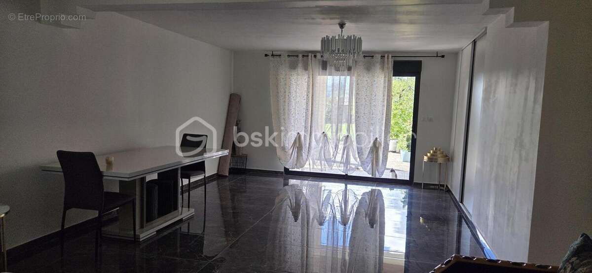 Maison à ROUSSILLON