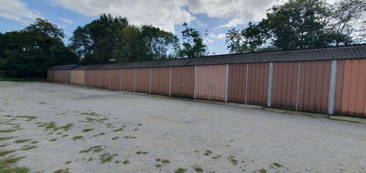 Parking à SAINT-BARTHELEMY-D&#039;ANJOU
