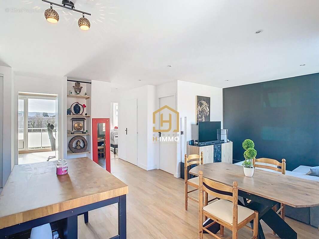Appartement à SAINT-MARTIN-D'HERES