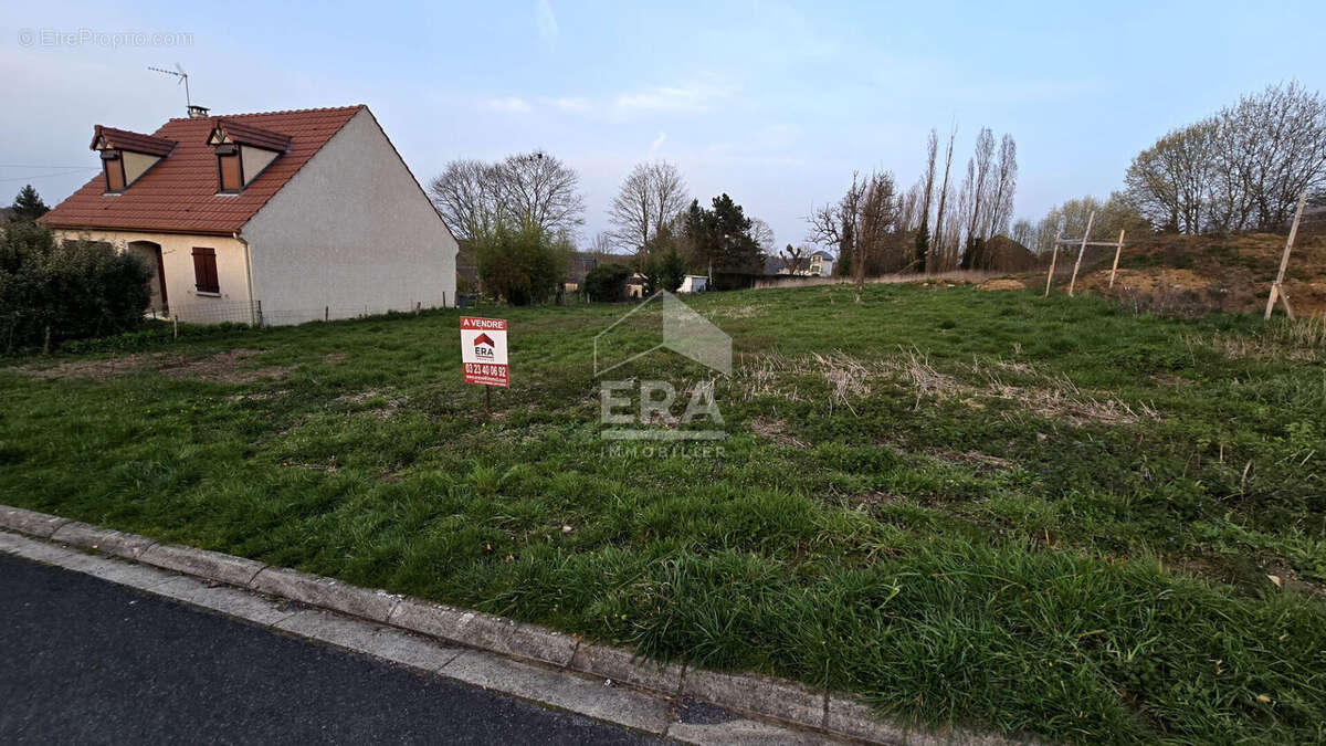 Terrain à VILLEQUIER-AUMONT