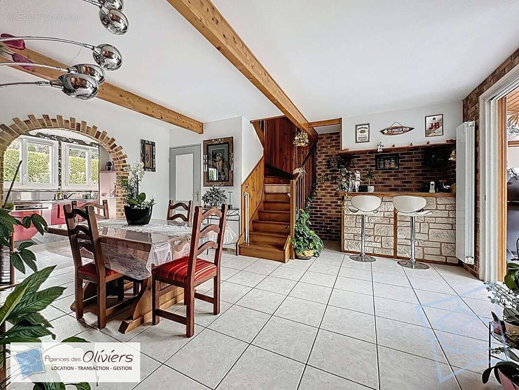 Maison à VOISINS-LE-BRETONNEUX