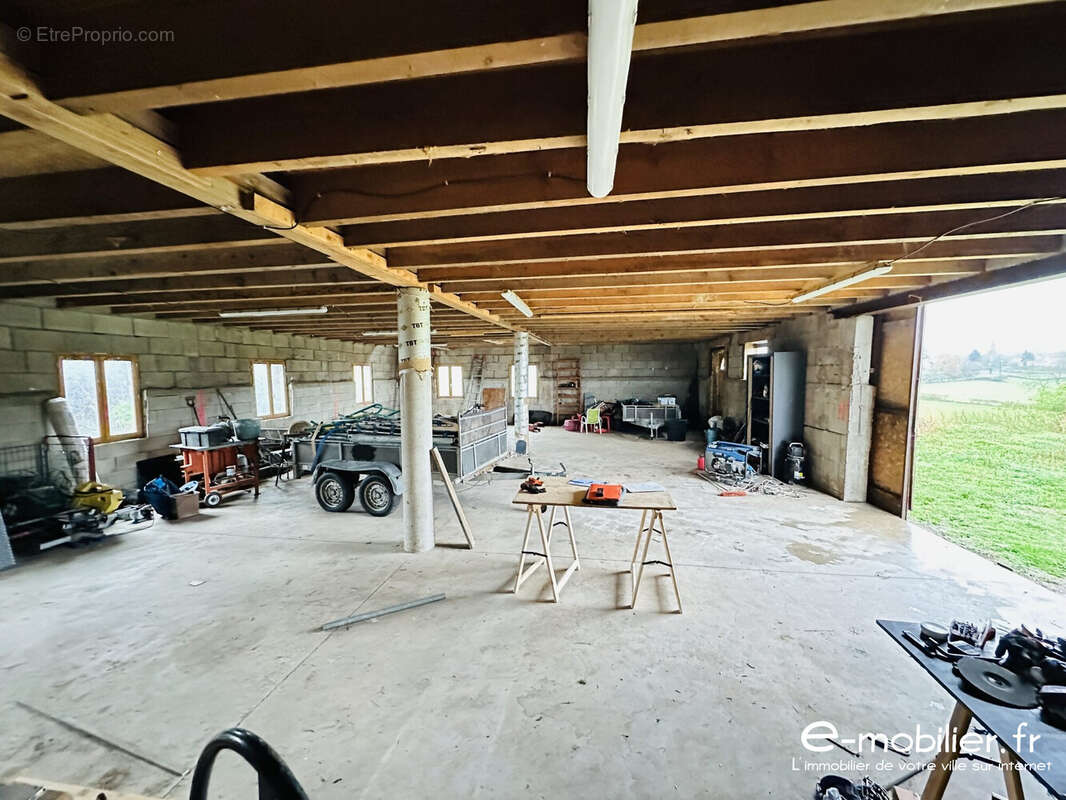 Maison à LA CLAYETTE