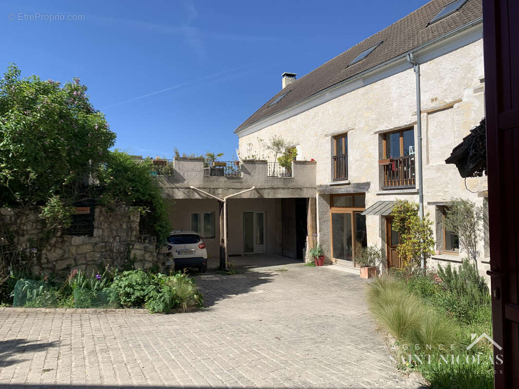 Maison à JUZIERS