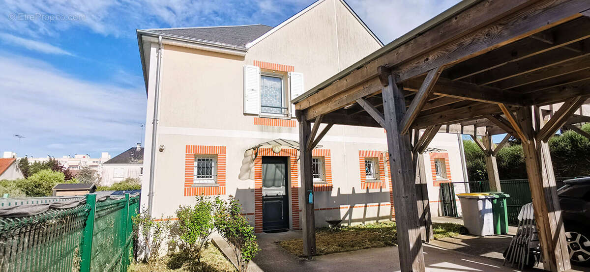 Maison à SAINT-PRYVE-SAINT-MESMIN