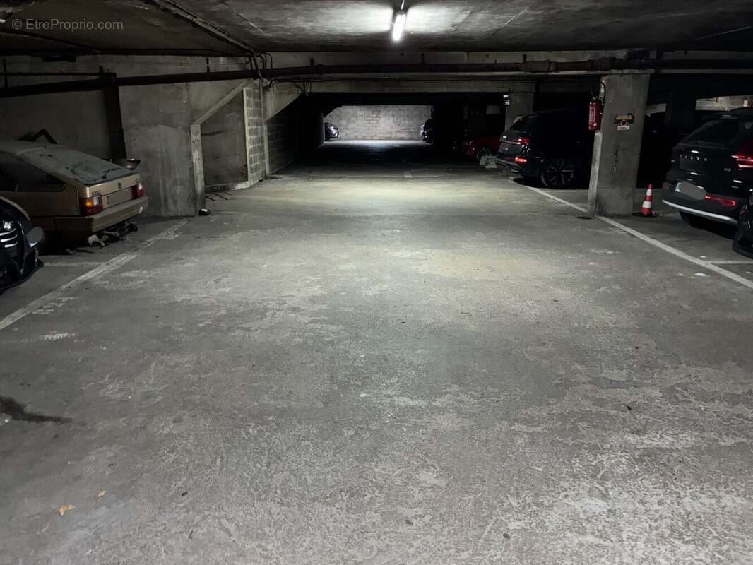 Parking à LEVALLOIS-PERRET