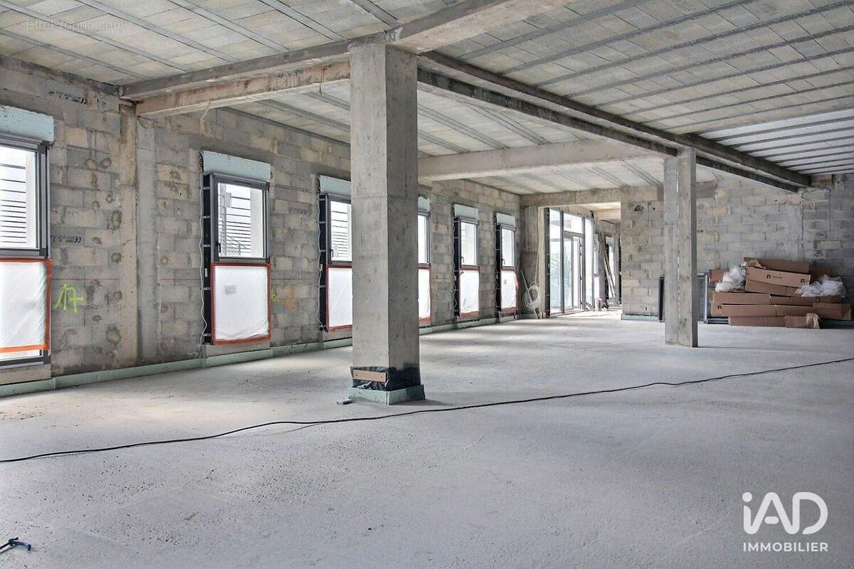 Photo 2 - Commerce à SAINT-MAXIMIN-LA-SAINTE-BAUME