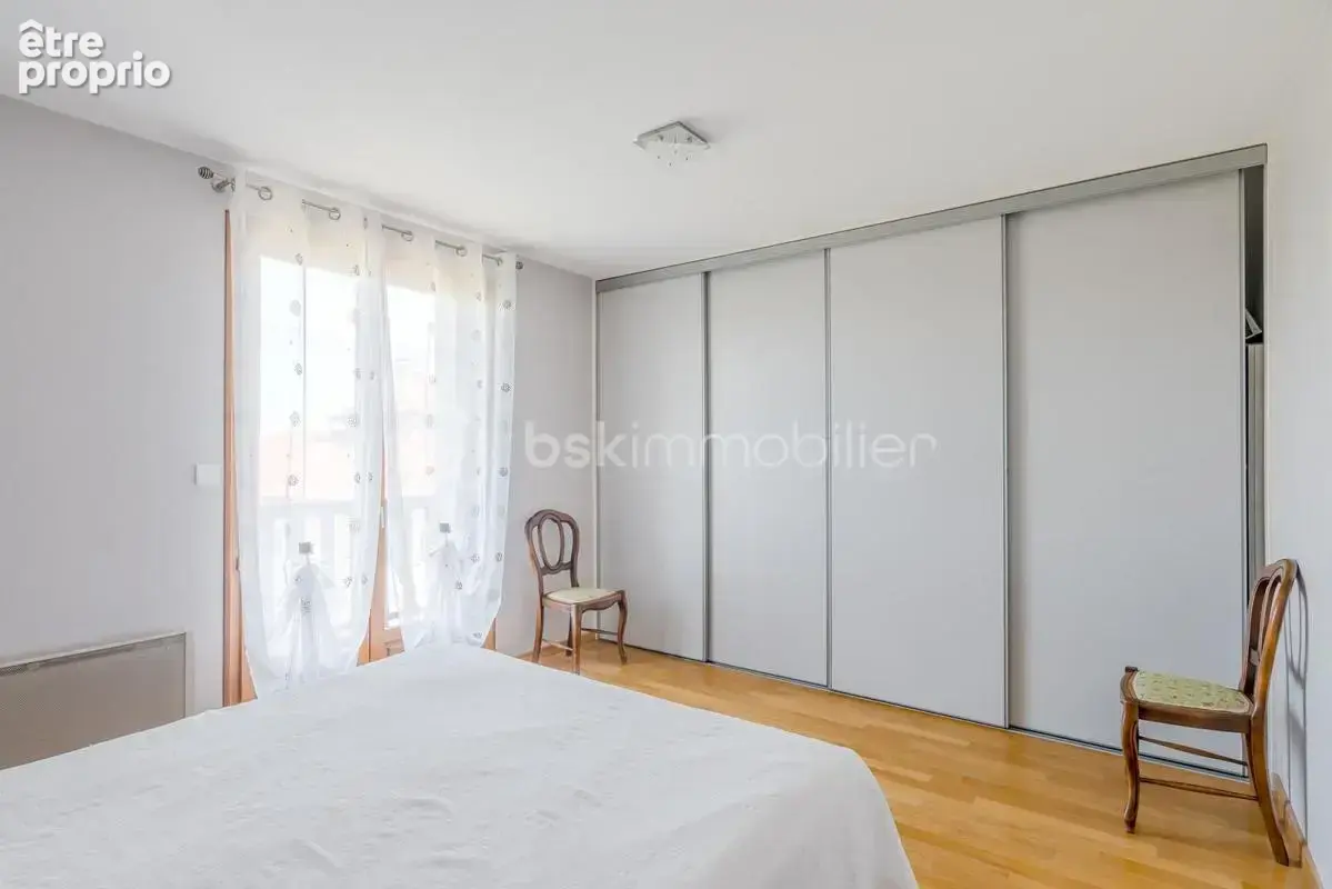 Maison au calme avec 4 chambres et un bureau sur sous sol complet - photo 16