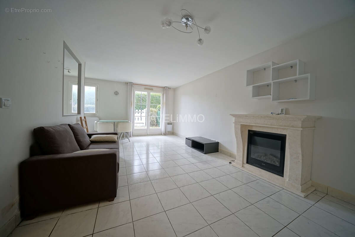 Appartement à LA QUEUE-LES-YVELINES