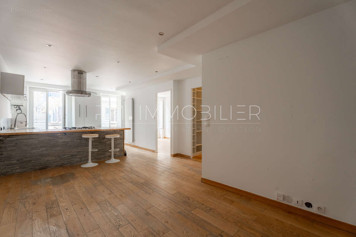 Appartement à MARSEILLE-1E