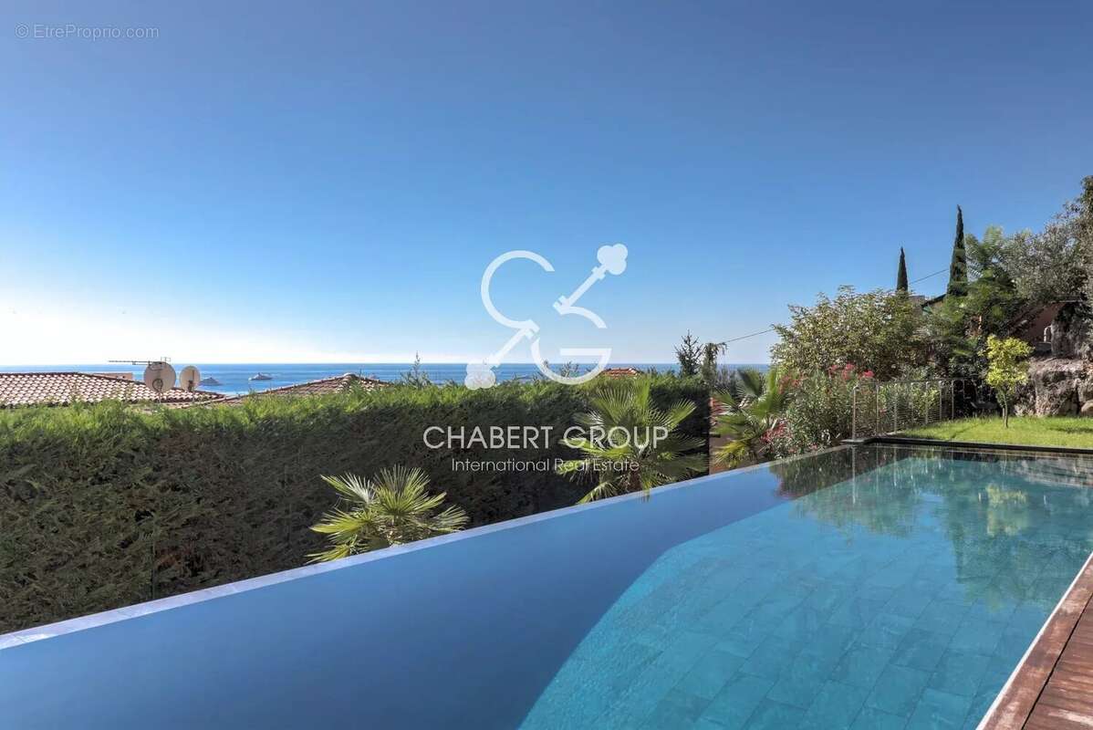 Appartement à ROQUEBRUNE-CAP-MARTIN