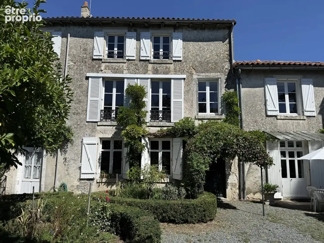 Elégante maison de ville de 3/4 chambres avec jardin de cour privé et petit verger. - photo 15