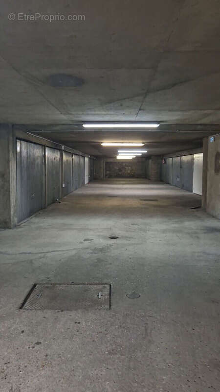 Parking à PARIS-10E