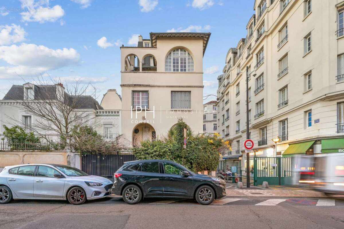 Appartement à COURBEVOIE