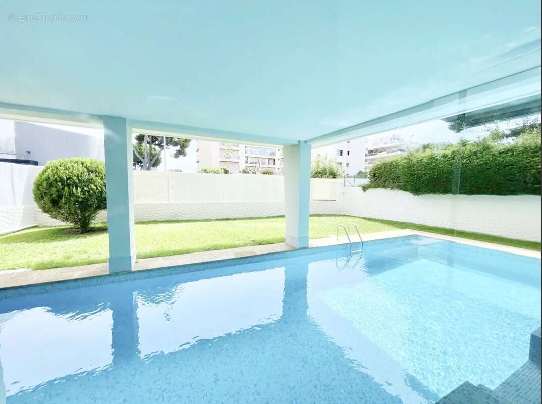 Appartement à SAINT-LAURENT-DU-VAR