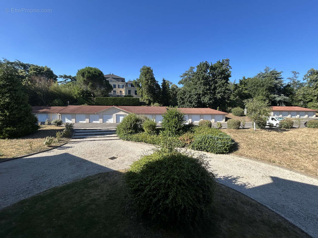 Appartement à Vendre à ANNONAY avec garage et terrasse - photo 2
