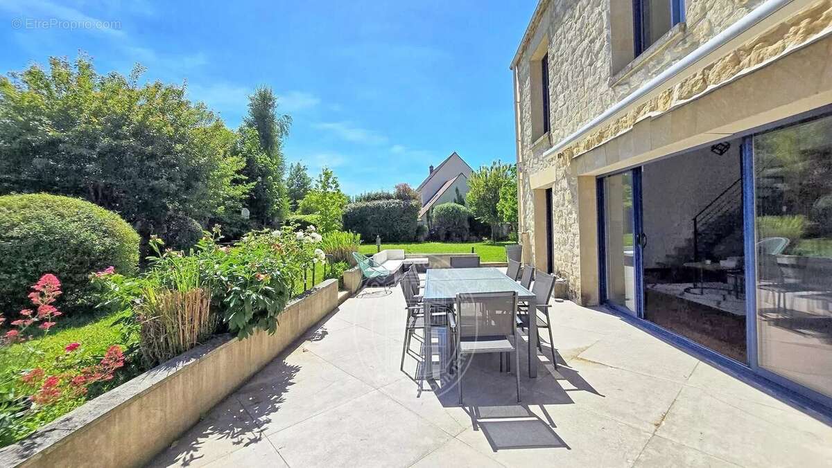 Proche Senlis - Dans village de qualité au calme absolu - Maison tout confort avec cave à vins enterrée. - photo 16