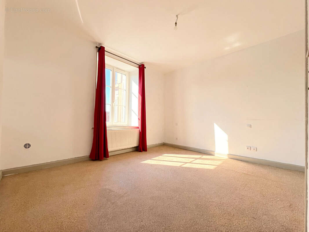 Immeuble avec 2 appartements et combles à Moutiers - 125 000 - photo 4