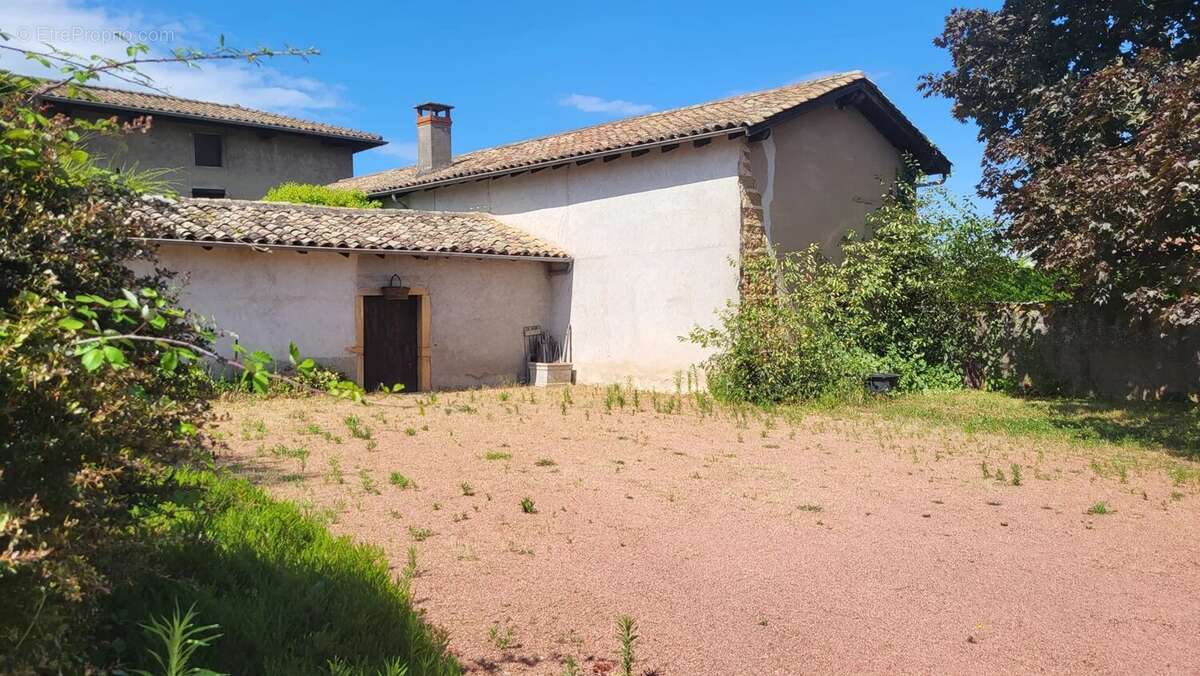 Maison à ROMANECHE-THORINS