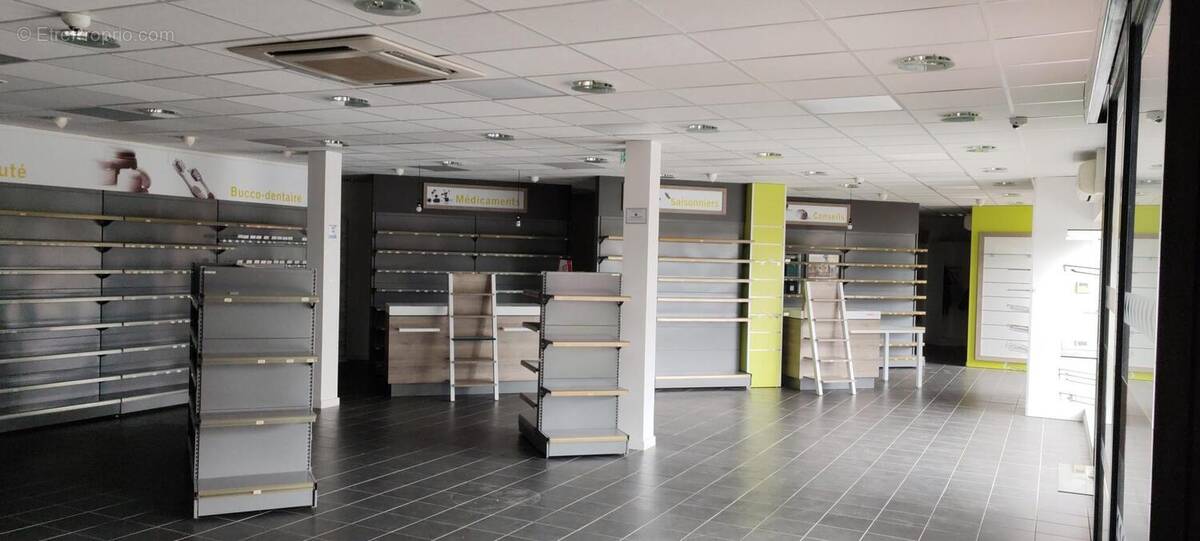 Photo 1 - Commerce à SAINT-PAUL-DE-VARAX