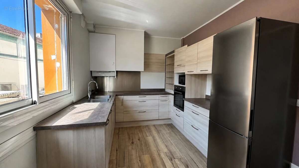 Grand t6 de 163 m² ? toit-terrasse ? plein centre de dax - photo 6