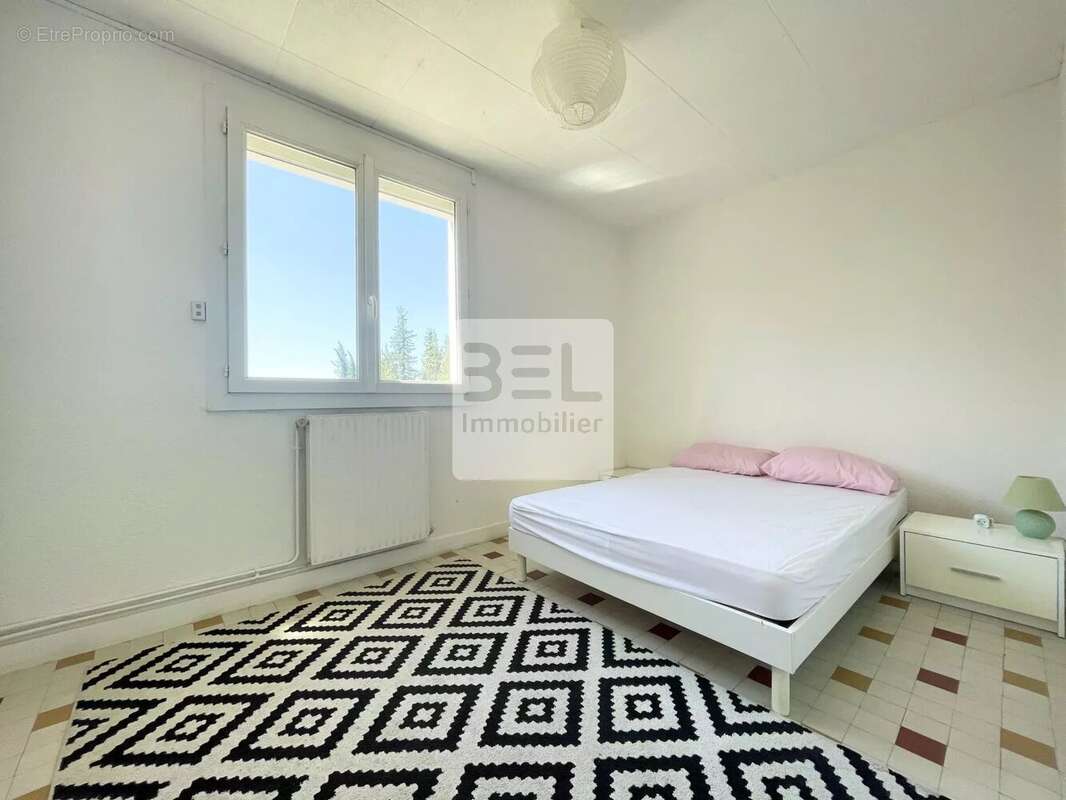 Appartement à BAGNOLS-SUR-CEZE