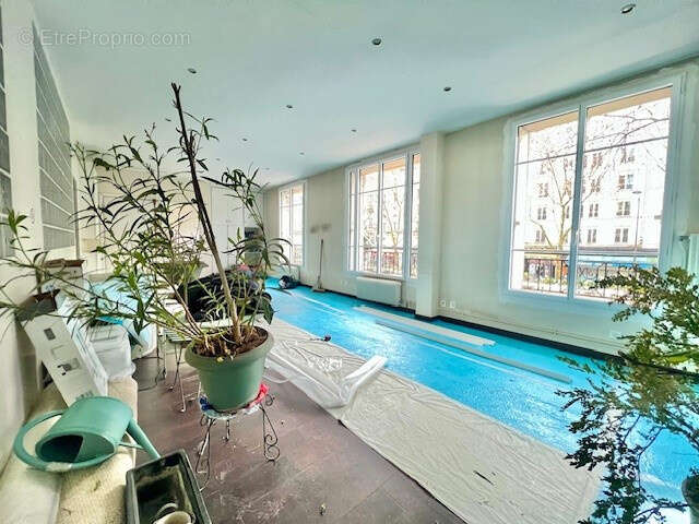 Commerce à PARIS-6E