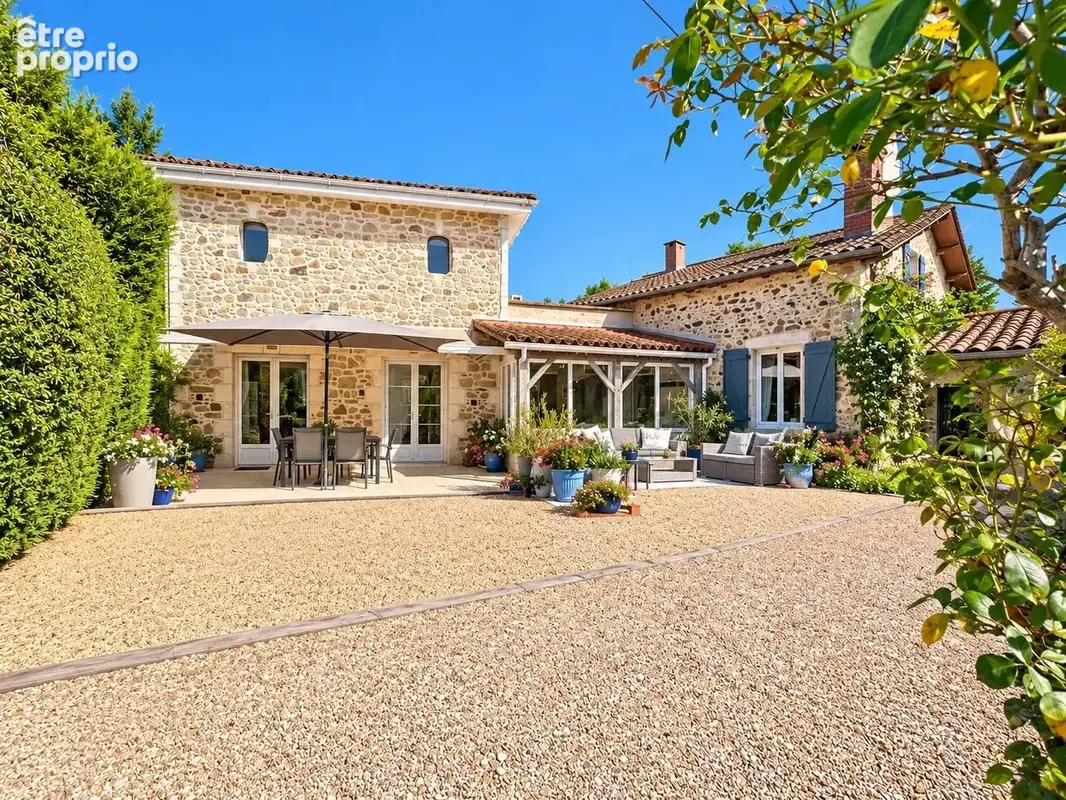 Maison 8 pièces 158 m² à vendre à Bussiere-Badil (24360) - photo 3