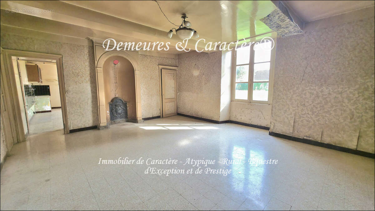 Propriété - Maison de Maître et dépendances à rénover sur parc clos. - photo 3