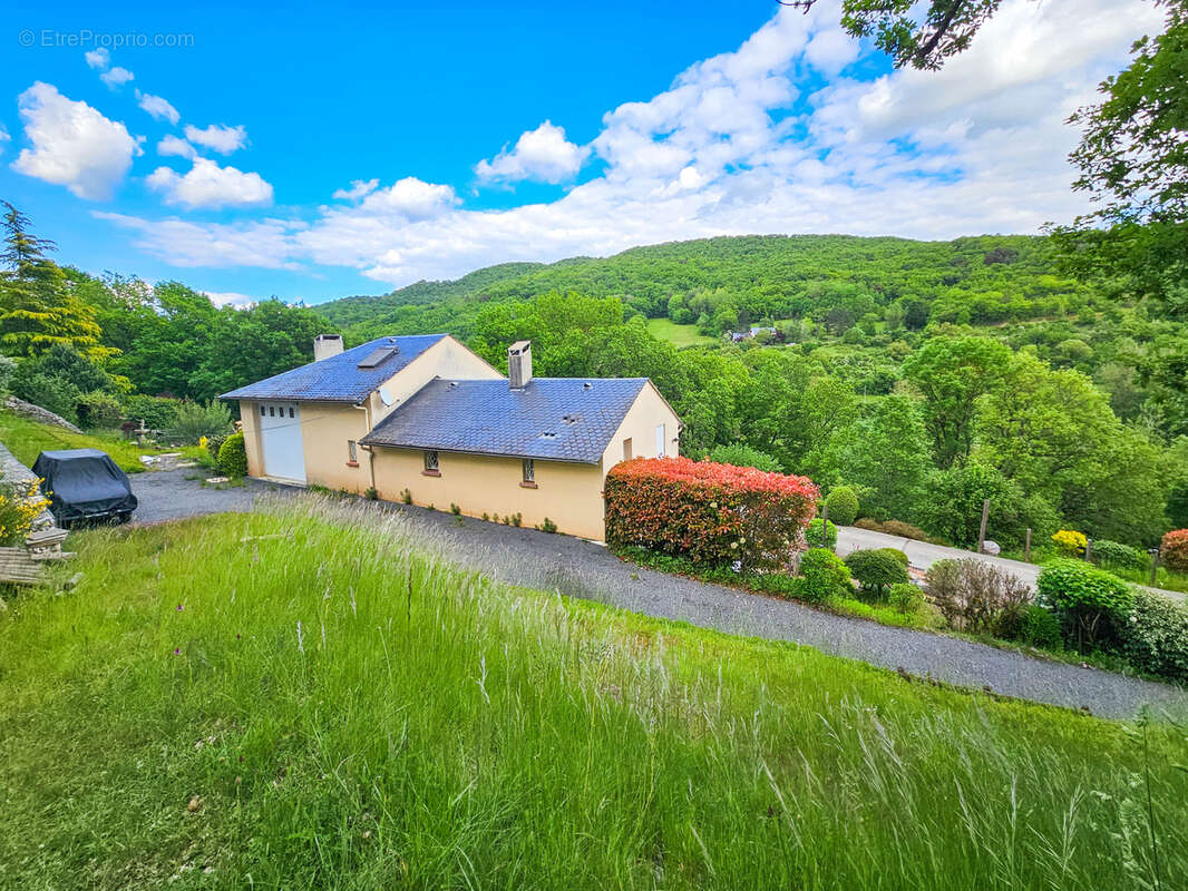 Maison à SAINT-BEAUZELY