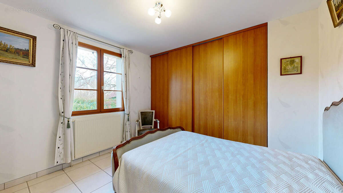 Maison à NEUILLY-LE-REAL