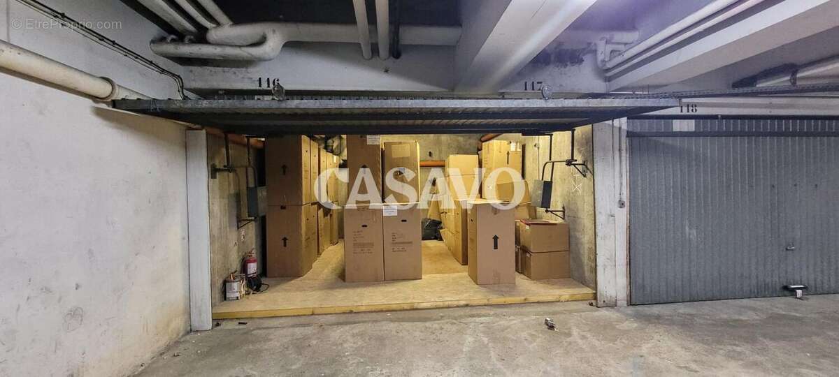 Parking à PARIS-18E