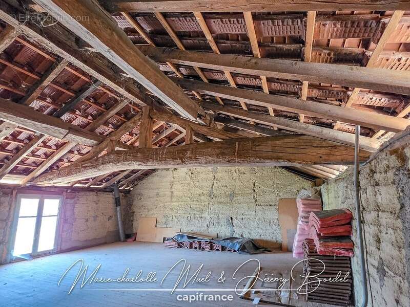 Longère avec double garage et dépendances - photo 15